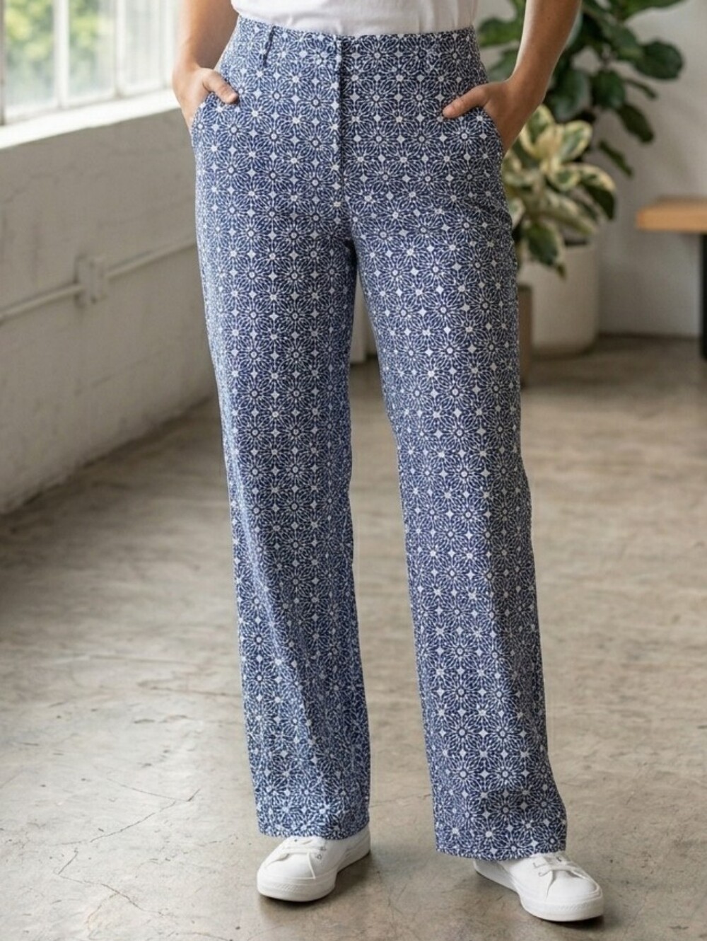 Ann Taylor Wide Leg print Pant size 8